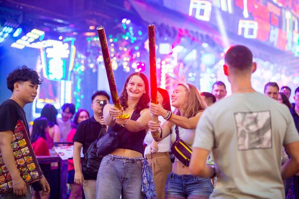 Phố Tây Bùi Viện với đa dạng hoạt động giải trí về đêm