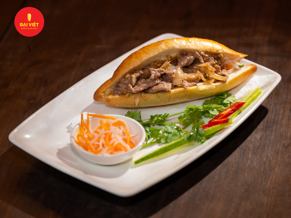 Bánh mì - món ngon mà bất kì du khách nào cũng thích khi thưởng thức tại Sài Gòn