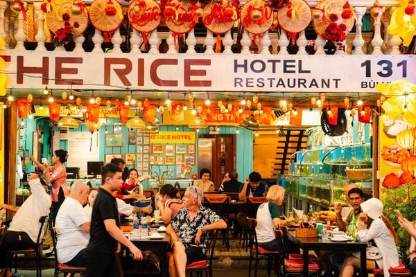 Không gian nhà hàng Đại Việt tinh tế - mang đậm nét truyền thống Việt