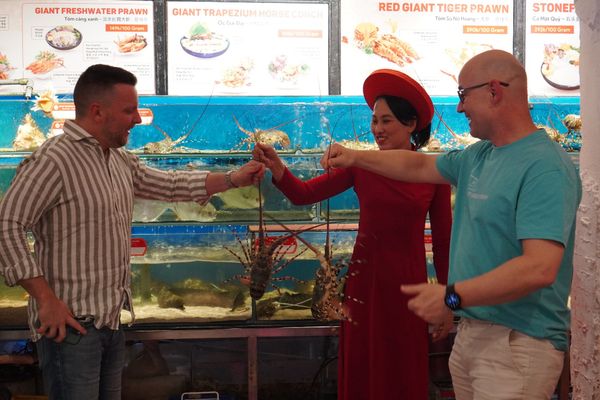 Khách nên ưu tiên chọn nhà hàng có hải sản tươi sống - nguồn gốc rõ ràng