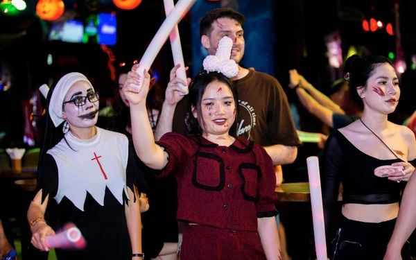Hòa mình vào Halloween với hóa trang đầy ma mị