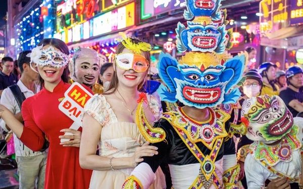 Góc check in sống ảo trong lễ hội Halloween tại Bùi Viện