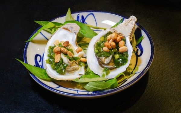 Hàu nướng mỡ hành tại nhà hàng Đại Việt