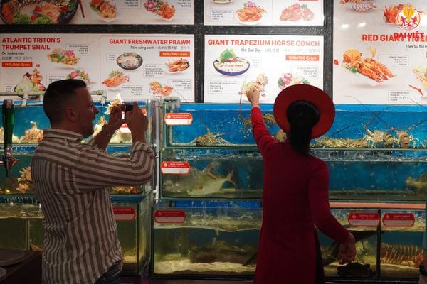 The restaurant has a live seafood tank