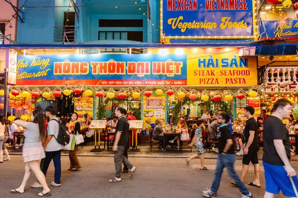 Chuỗi nhà hàng Đại Việt có 12 chi nhánh nằm rải rác phố Tây Bùi Viện