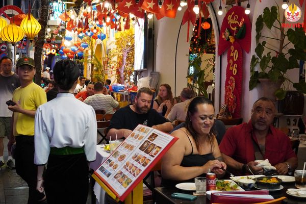 Không gian nhà hàng mang đậm chất Việt