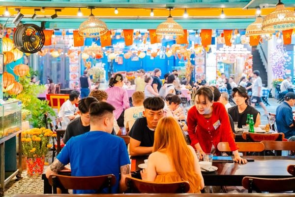 Không gian nhà hàng mang đậm chất Việt