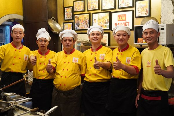 Đầu bếp nhà hàng Đại Việt có thể chế biến hải sản thành nhiều món khác nhau