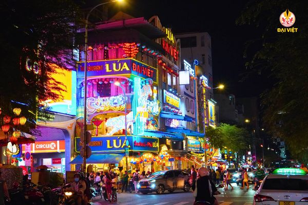 Nhà hàng Lúa Đại Việt - vị trí đắc địa ngay ngã tư Bùi Viện và Đề Thám - thuận tiện di chuyển