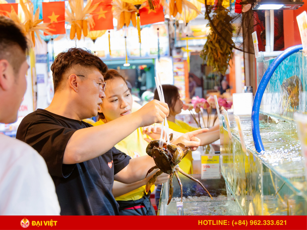 There is a live seafood tank on the restaurant premises, where guests can freely choose their seafood.