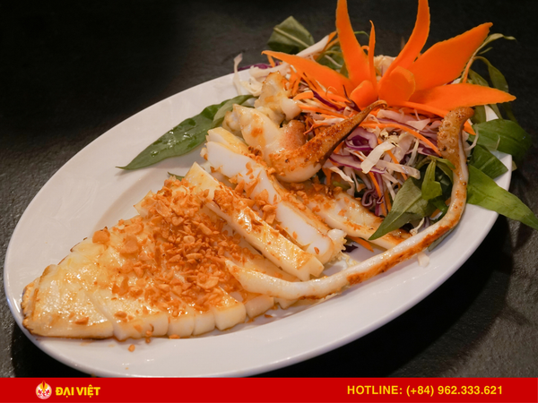 The grilled squid is fragrant and visually appealing