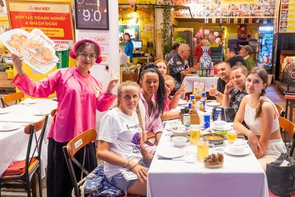 Không gian nhà hàng thoải mái, mát mẻ