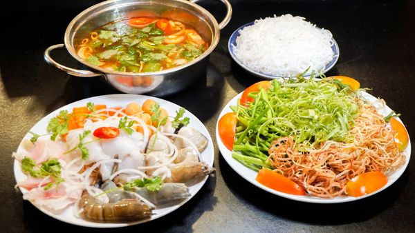 Lẩu hải sản chua ngọt