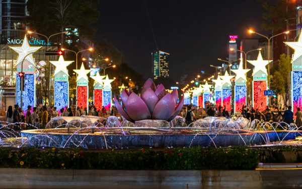 Phố Nguyễn Huệ