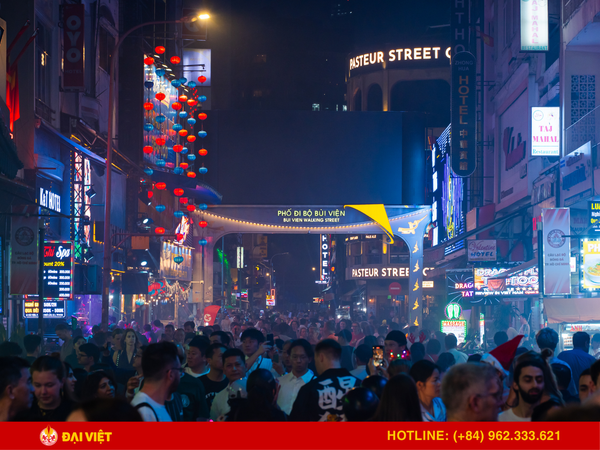When visiting Saigon, don't miss the opportunity to stroll through the vibrant Ben Thanh ward!
