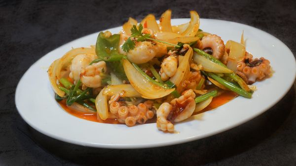 Món bạch tuộc xào hành cần