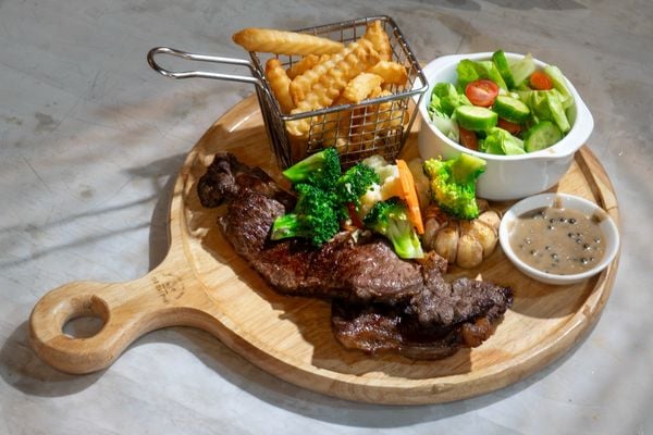 Món Tây tại nhà hàng Đại Việt