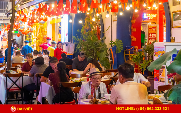 Guests can simply sit at Lua Dai Viet and enjoy the view of the city streets
