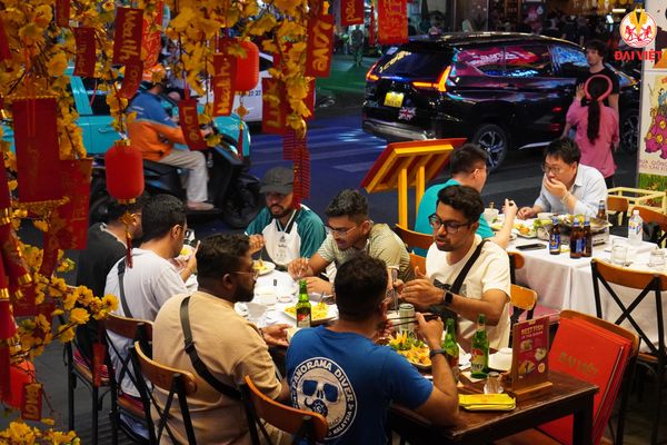 Đại Việt có menu vô cùng đa dạng, không gian được trang trí bài bản