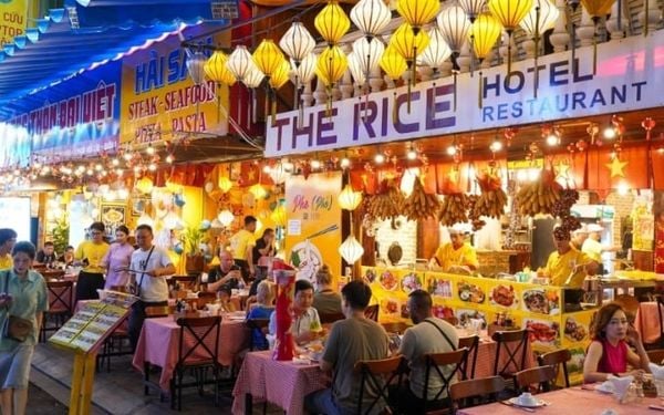 Hệ thống nhà hàng Đại Việt nằm ngay trung tâm quận 1