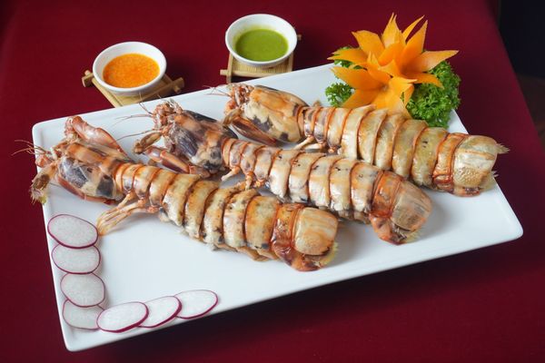 Quý khách nên chọn nhà hàng có menu đa dạng để phù hợp với khẩu vị số đông