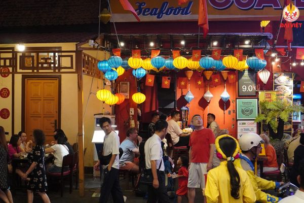 Không gian nhà hàng mang lại cảm giác vô cùng thoải mái