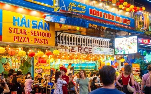 Vẻ đẹp của văn hóa Việt Nam kết hợp với sự hiện đại của phố Bùi Viện