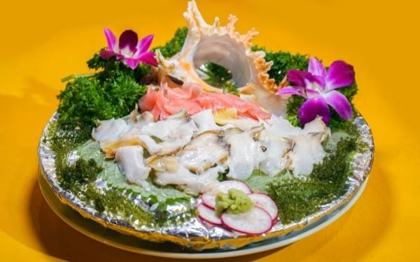 Ốc gai sashimi tại nhà hàng Ốc Đại Việt