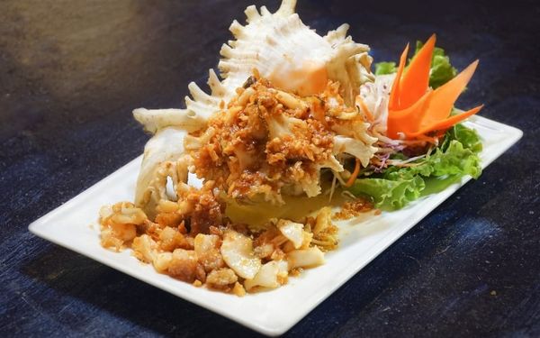 Ốc gai đại cháy bơ tỏi tại Ốc Đại Việt