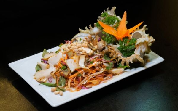 Gỏi bắp chuối ốc gai đại tại Ốc Đại Việt