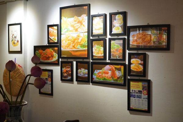 The restaurant space is comfortable and well-equipped