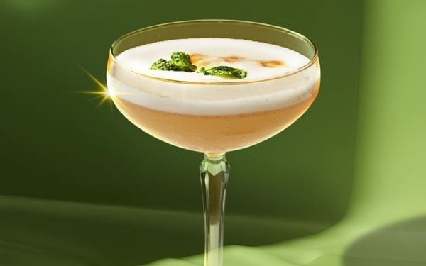 Thưởng thức ly Cocktail tại nhà hàng Lúa Đại Việt
