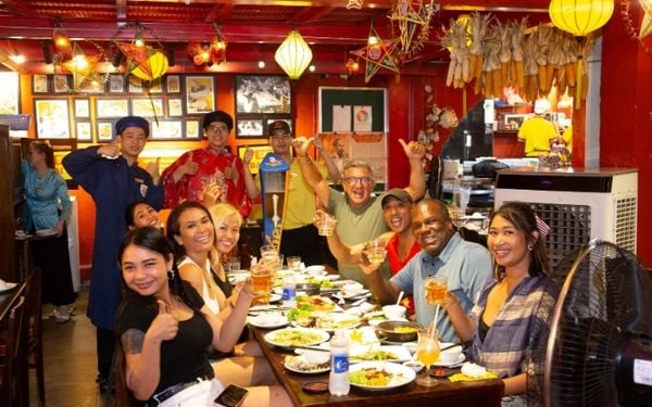 Thưởng thức món ăn tươi ngon, hấp dẫn tại nhà hàng Đại Việt