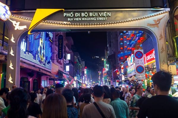 Bùi Viện - phố Tây không ngủ tại Sài Gòn
