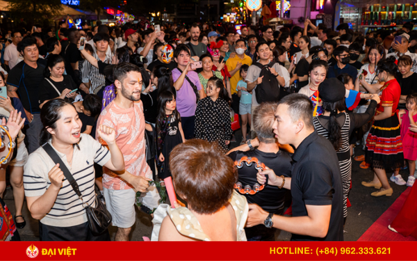 Phố Tây Bùi Viện hoạt động vô cùng sôi động khi về khuya