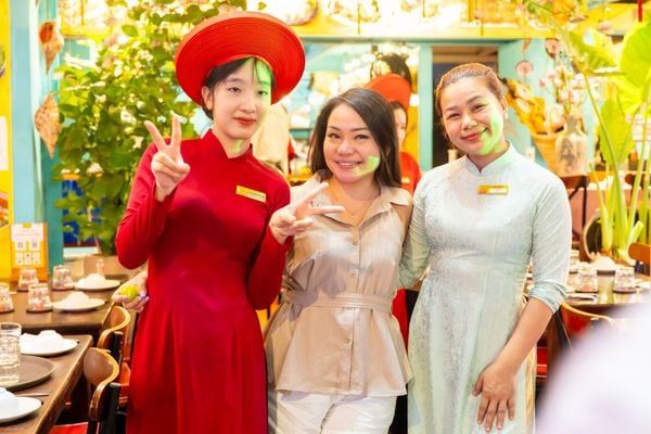 The restaurant staff are knowledgeable about cuisine and provide enthusiastic advice