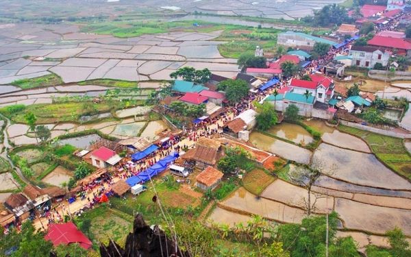 Chợ Phiên Pù Luông (nguồn: sưu tầm)