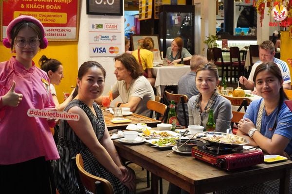 Không gian nhà hàng rộng rãi, có thể tiếp được khách nhóm đông