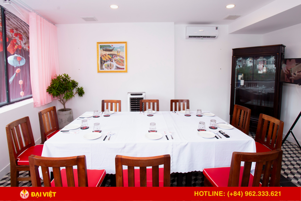 Private room at Lua Dai Viet Restaurant