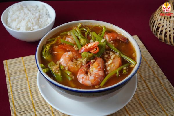 Sen Dai Viet restaurant boasts a diverse menu with over 300 dishes