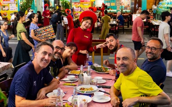 Không gian ấm cúng tại nhà hàng phù hợp để tụ tập bạn bè