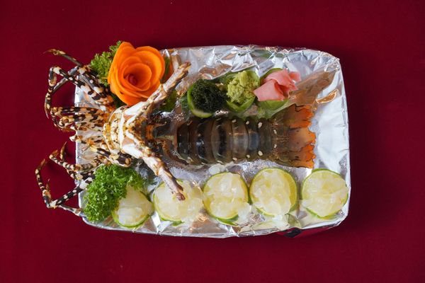 Sashimi Tôm Hùm Bông