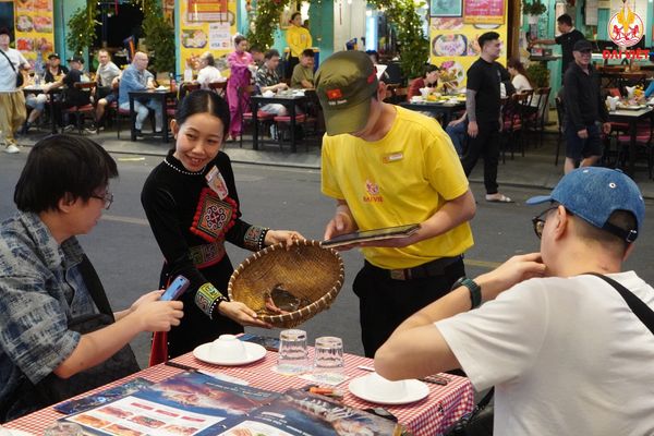 Contact Dai Viet Restaurant now to reserve a table as quickly as possible.