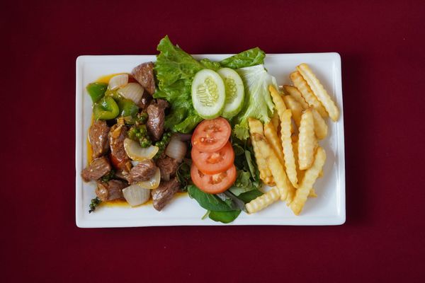 Shaking Beef with Green Pepper Sauce