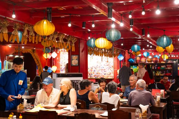 Sen Dai Viet Restaurant, open 24/7 on Bui Vien Street