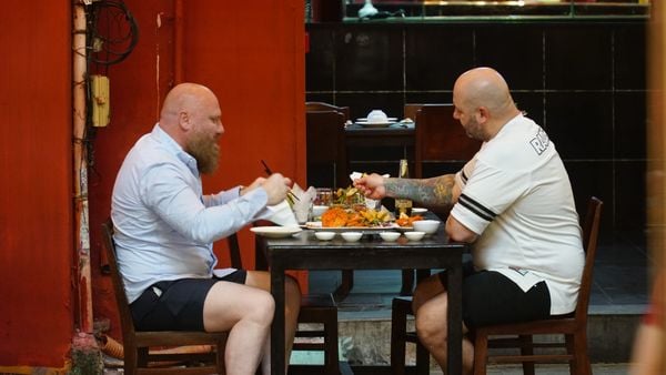 Foreign tourists are accustomed to paying by card.