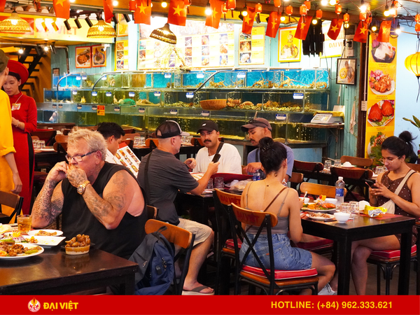 Visit Dai Viet restaurant now to enjoy delicious food right in the heart of Bui Vien.