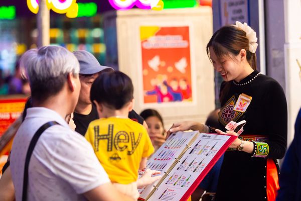 The restaurant staff provided helpful advice