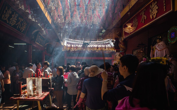 Chùa Bà Thiên Hậu trong dịp Tết Nguyên Tiêu