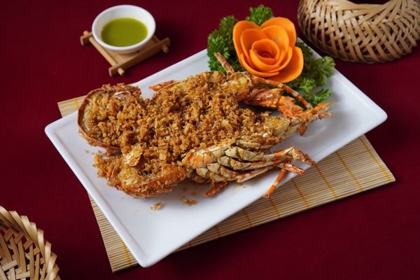 Tôm hùm bông cháy bơ tỏi